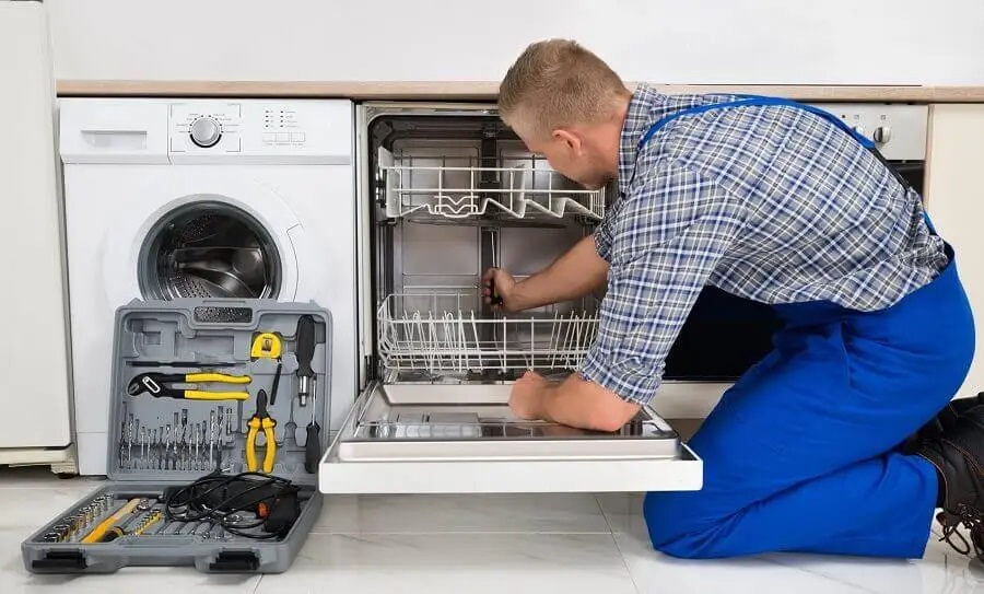 Akyurt Philips servisi teknisyen ekibi beyaz eşya tamiri yaparken